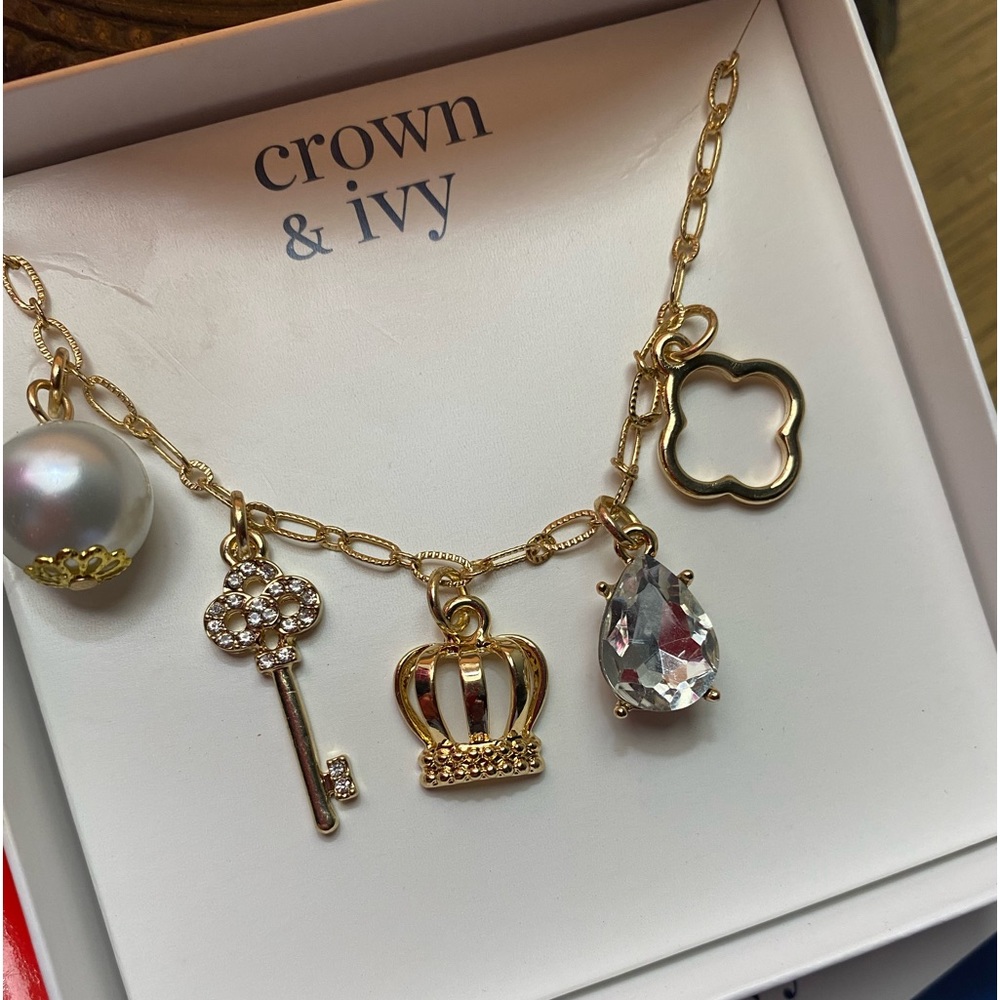 New in box. Crown & Ivy necklace.